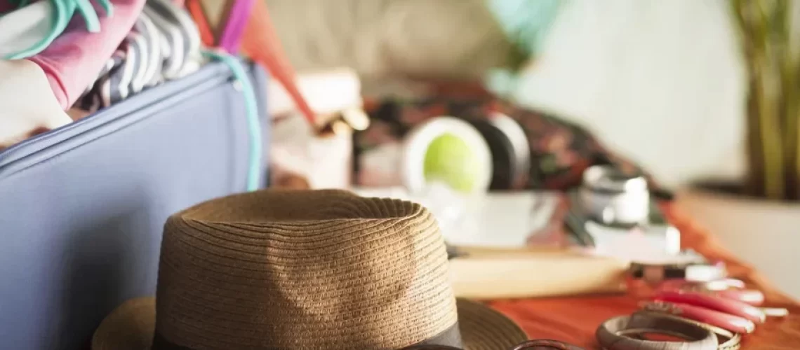 Suitcase_Hat_Sunglasses_ThinkStock